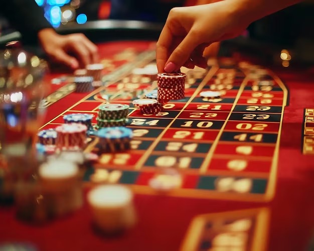 Fa Cai Shen Deluxe slot game interface on rupiahqq showing reel symbols and paytable